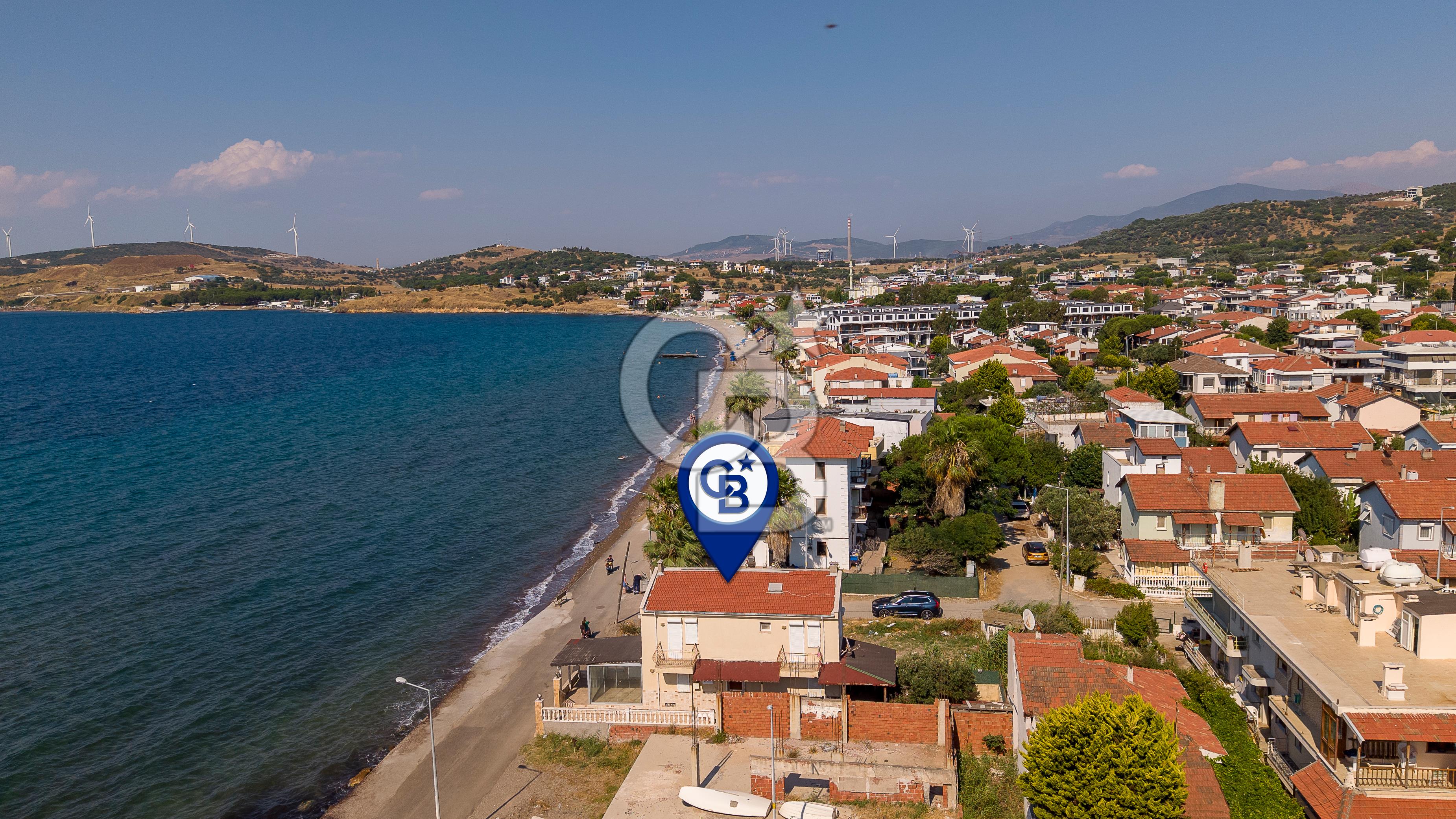 Yenifoça Gencelli'de Denize Sıfır Satılık 2+1 Villa