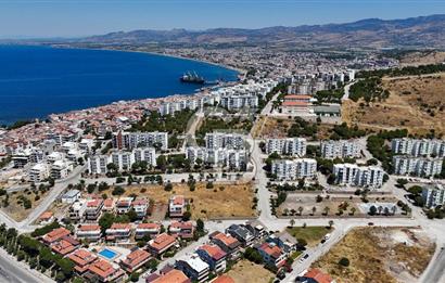 DİKİLİ SALİMBEY'DE 5+1 TERASLI MÜSTAKİL 420m2 SATILIK BAHÇELİ VİLLA
