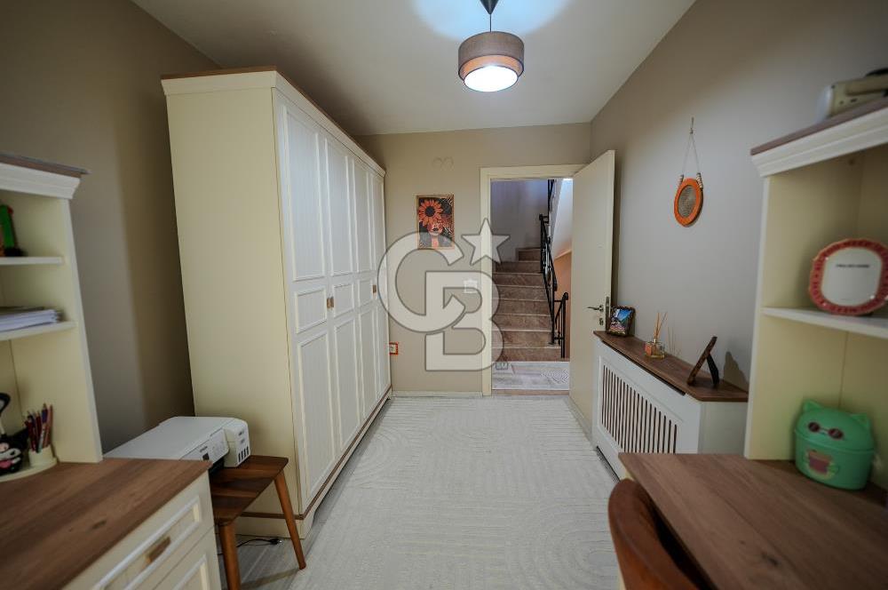 DİKİLİ SALİMBEY'DE 5+1 TERASLI MÜSTAKİL 420m2 SATILIK BAHÇELİ VİLLA