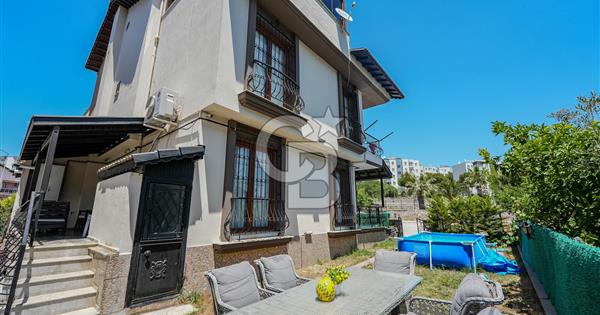 DİKİLİ SALİMBEY'DE 5+1 TERASLI MÜSTAKİL 420m2 SATILIK BAHÇELİ VİLLA - 359086