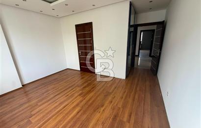 Florya Şenlikköy Prestijli Bina'da, Ara Kat 5+2 Kiralık Daire