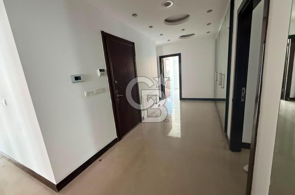 Florya Şenlikköy Prestijli Bina'da, Ara Kat 5+2 Kiralık Daire