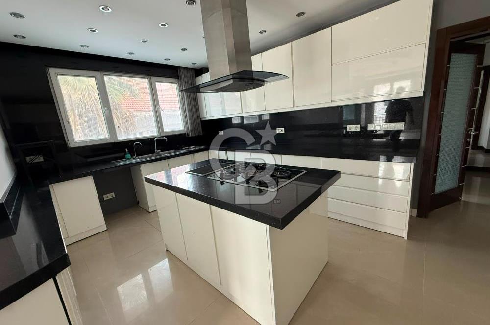 Florya Şenlikköy Prestijli Bina'da, Ara Kat 5+2 Kiralık Daire