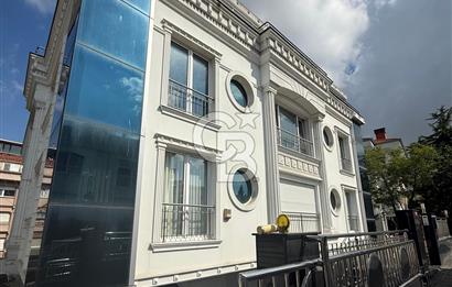 Florya Şenlikköy Prestijli Bina'da, Ara Kat 5+2 Kiralık Daire