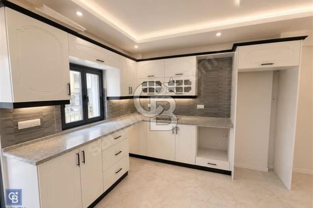 YENİFOÇA'DA DENİZE MARİNAYA YÜRÜME MESAFESİNDE 4+1 SATILIK VİLLA