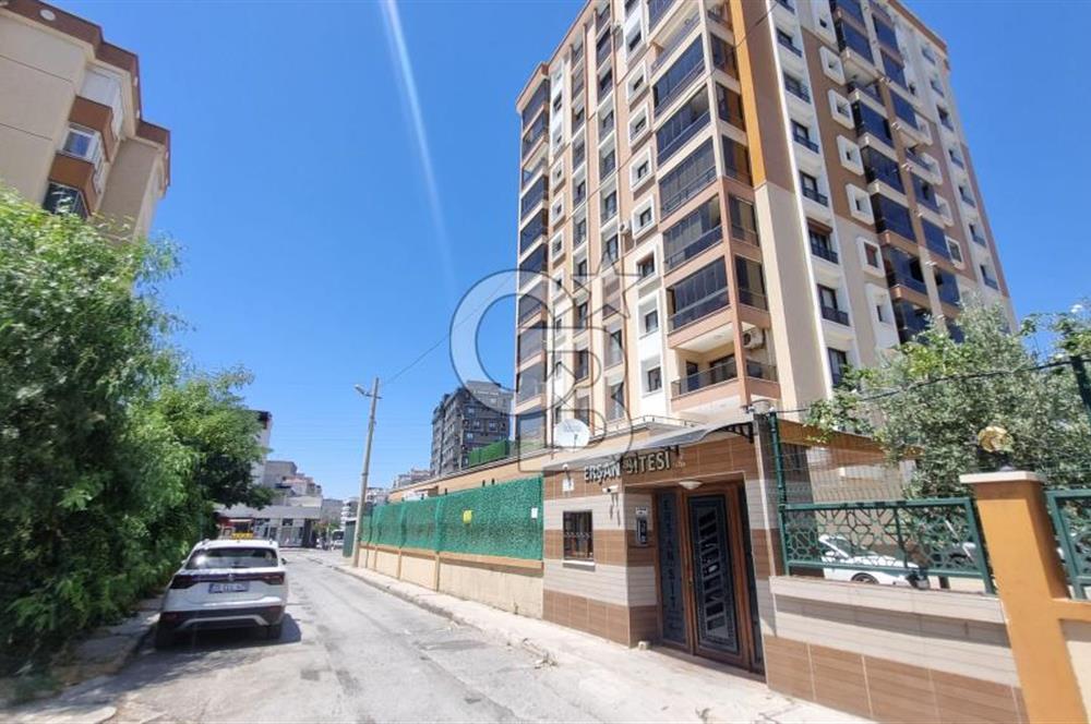 Buca da Güvenli Sitede Pırıl Pırıl Ebeveyn Banyolu Yeni Boyanmış Konforlu Ferah 3+1 Fırsat Daire