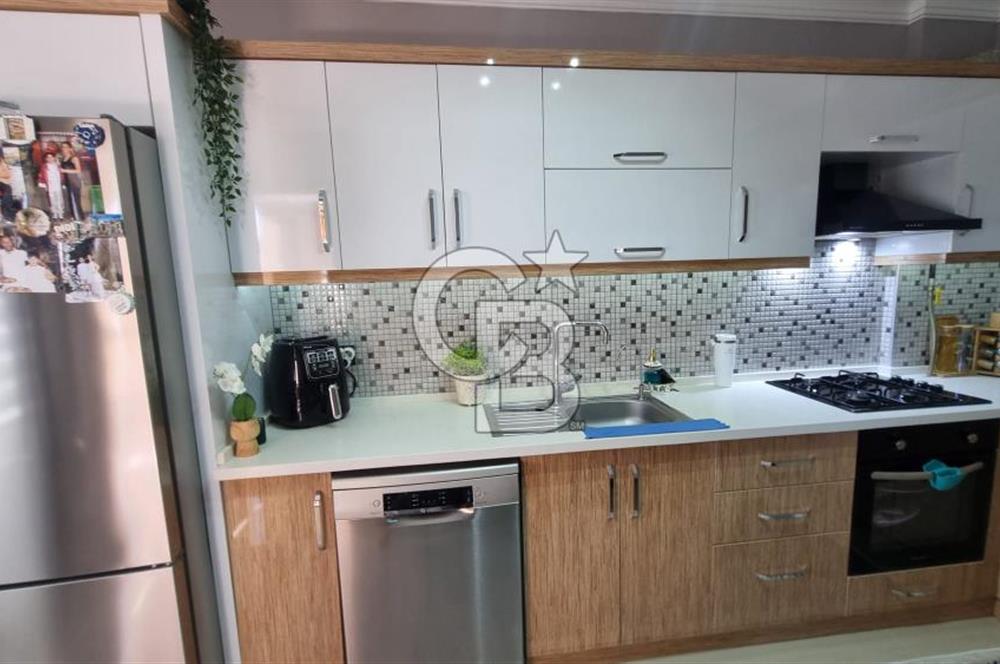 Buca da Güvenli Sitede Pırıl Pırıl Ebeveyn Banyolu Yeni Boyanmış Konforlu Ferah 3+1 Fırsat Daire