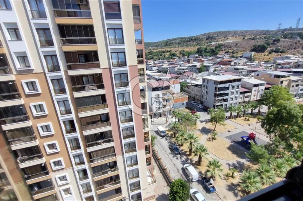 Buca da Güvenli Sitede Pırıl Pırıl Ebeveyn Banyolu Yeni Boyanmış Konforlu Ferah 3+1 Fırsat Daire