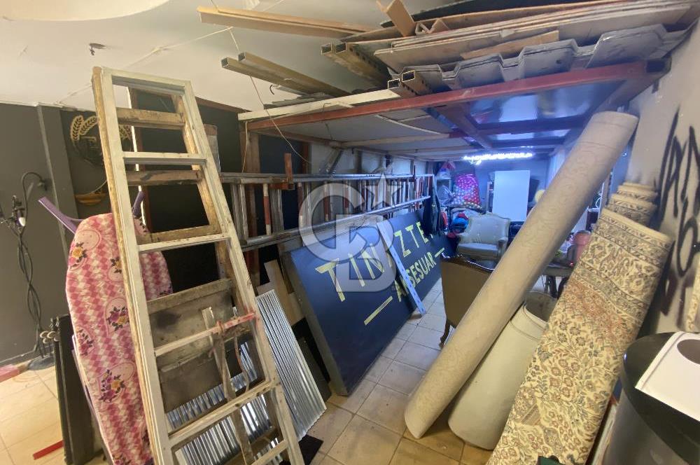 Buca Yenigün Mahallesi Satılık 305 M2 Cadde Üzeri Köşe Dükkan
