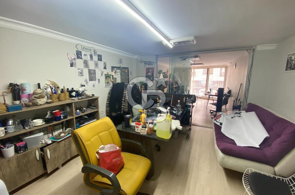 Buca Yenigün Mahallesi Satılık 305 M2 Cadde Üzeri Köşe Dükkan