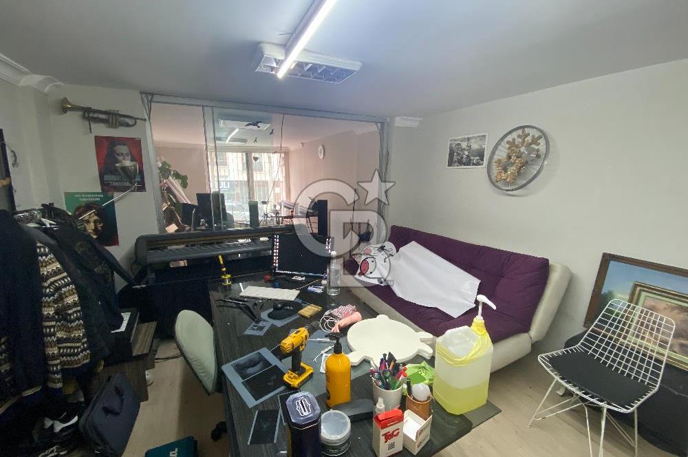Buca Yenigün Mahallesi Satılık 305 M2 Cadde Üzeri Köşe Dükkan