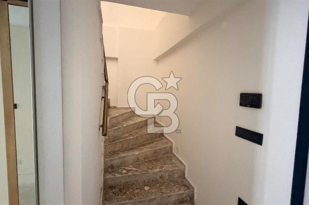 Karşıyaka Tersane’de, Merkezi Konumda Yeni Çatı Dubleksi!