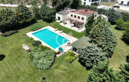 ÇATALCA DA 9 DÖNÜM PRESTİJLİ EŞSİZ HAVUZLU VİLLA