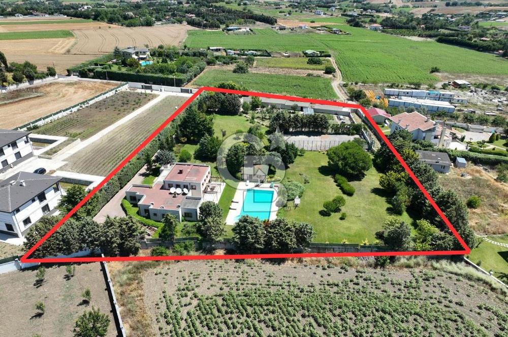 ÇATALCA DA 9 DÖNÜM PRESTİJLİ EŞSİZ HAVUZLU VİLLA