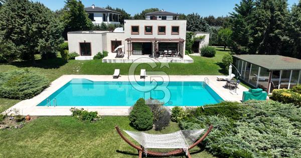 ÇATALCA DA 9 DÖNÜM PRESTİJLİ EŞSİZ HAVUZLU VİLLA - 359226