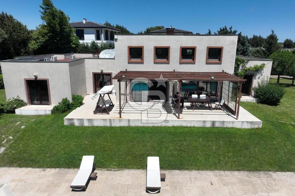 ÇATALCA DA 9 DÖNÜM PRESTİJLİ EŞSİZ HAVUZLU VİLLA