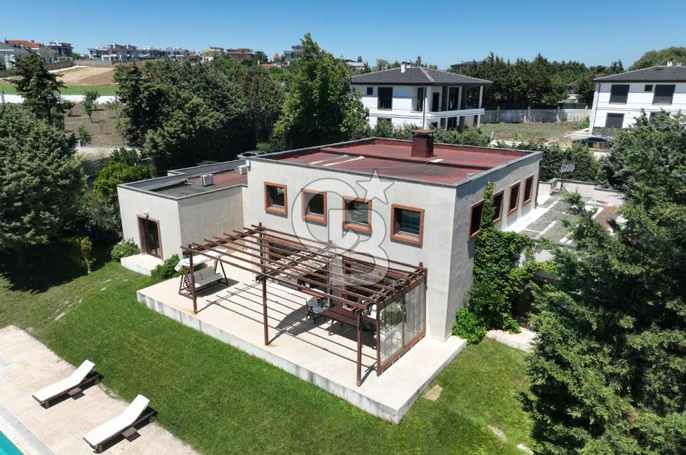 ÇATALCA DA 9 DÖNÜM PRESTİJLİ EŞSİZ HAVUZLU VİLLA