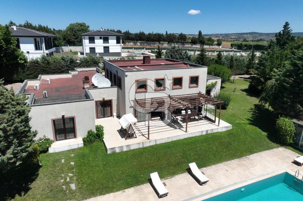 ÇATALCA DA 9 DÖNÜM PRESTİJLİ EŞSİZ HAVUZLU VİLLA