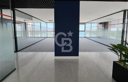 Bayraklı Novus Tower da Deniz Manzaralı Kiralık Yarım Kat Ofis 