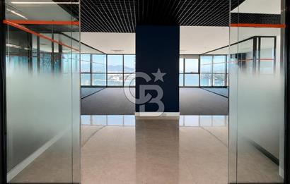 Bayraklı Novus Tower da Deniz Manzaralı Kiralık Yarım Kat Ofis 