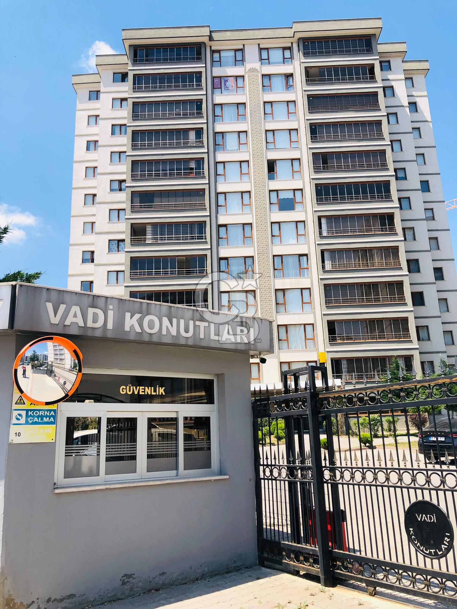 Vadi Konutlarında Site içi ,Bulvara yakın ,Güvenlikli,Full Yapılı 4+1 Daire ( Net 155m2 )
