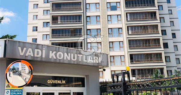 Vadi Konutlarında Site içi ,Bulvara yakın ,Güvenlikli,Full Yapılı 4+1 Daire ( Net 155m2 ) - 359294