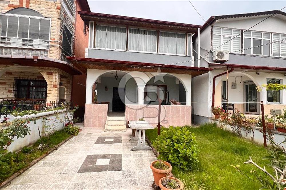 Costal'da Denize Yürüme Mesafesinde Satılık Yazlık