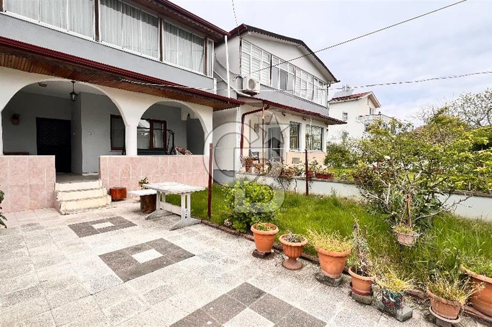 Costal'da Denize Yürüme Mesafesinde Satılık Yazlık