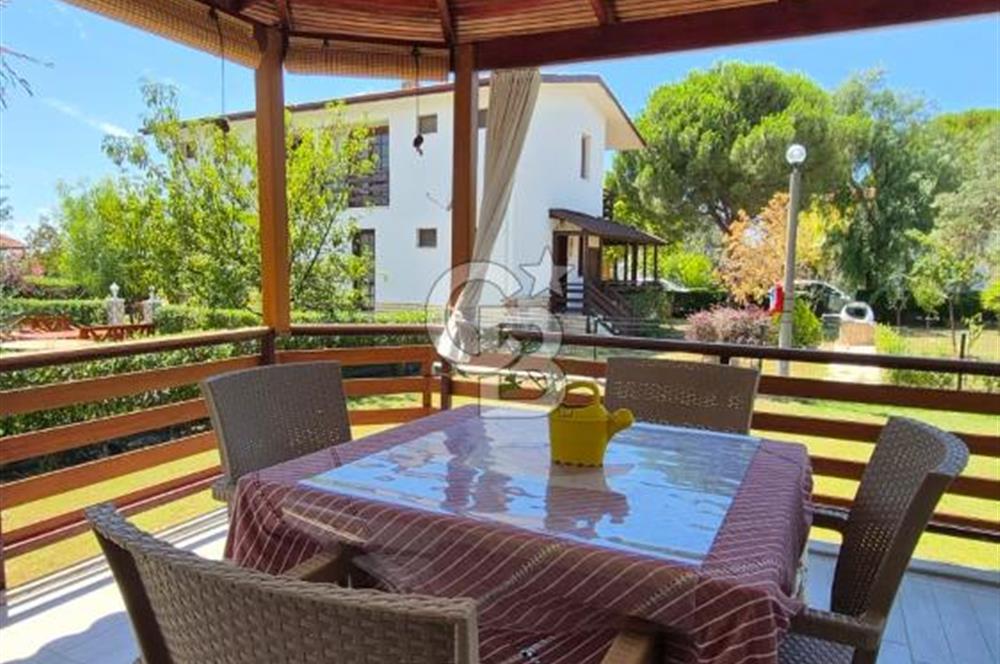 Ayvalık Gömeç Mahallesin'de Site İçerisinde 3+1 Satılık Villa