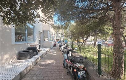 Ayvalık Eski Garaj Arkasında Giriş Kat Satılık FırsatKöşe Dükkan