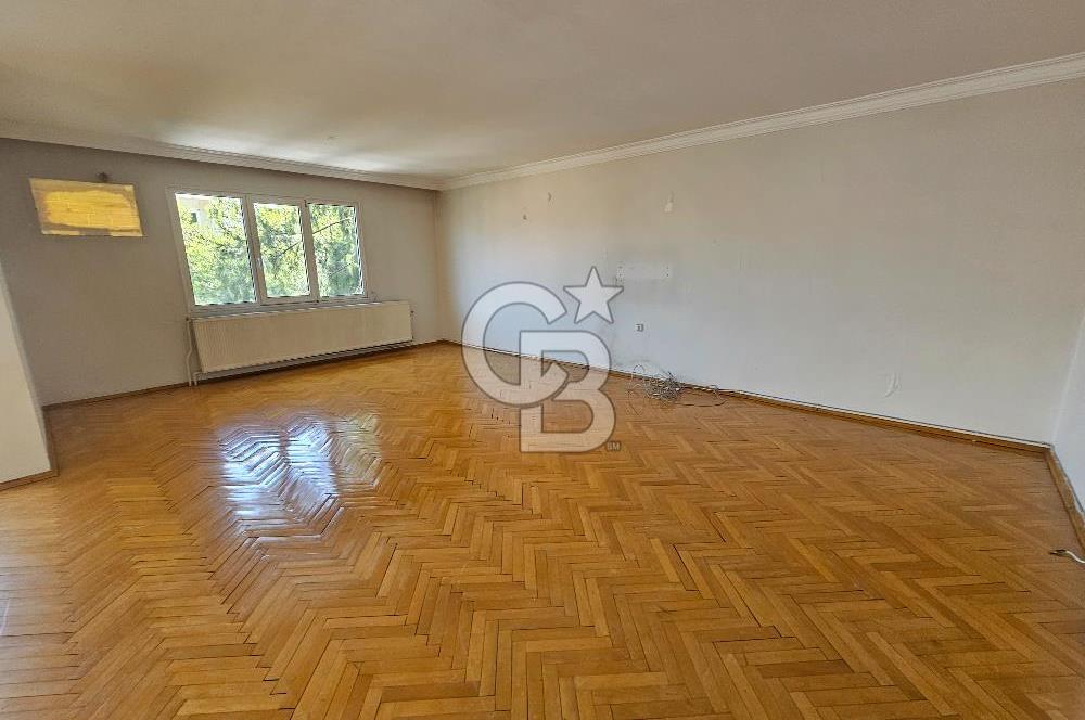 BORNOVA SÜVARİ CADDESİ'NDE 218 m² GENİŞ 4+1 KİRALIK DAİRE
