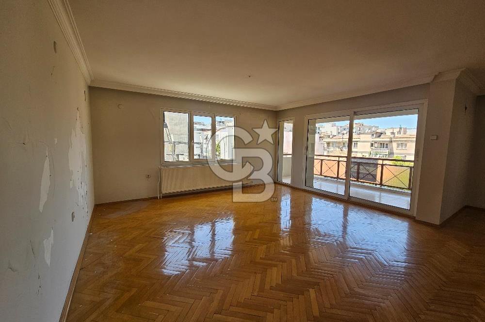 BORNOVA SÜVARİ CADDESİ'NDE 218 m² GENİŞ 4+1 KİRALIK DAİRE