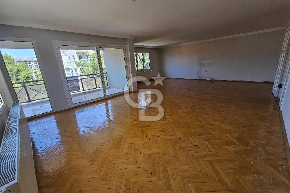 BORNOVA SÜVARİ CADDESİ'NDE 218 m² GENİŞ 4+1 KİRALIK DAİRE