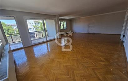 BORNOVA SÜVARİ CADDESİ'NDE 218 m² GENİŞ 4+1 KİRALIK DAİRE