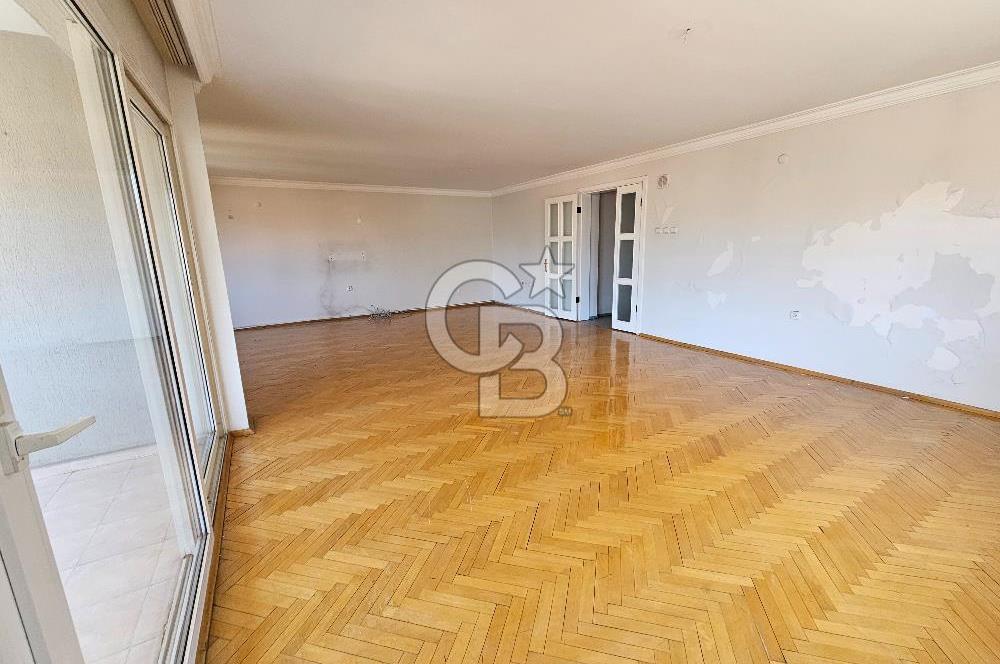 BORNOVA SÜVARİ CADDESİ'NDE 218 m² GENİŞ 4+1 KİRALIK DAİRE