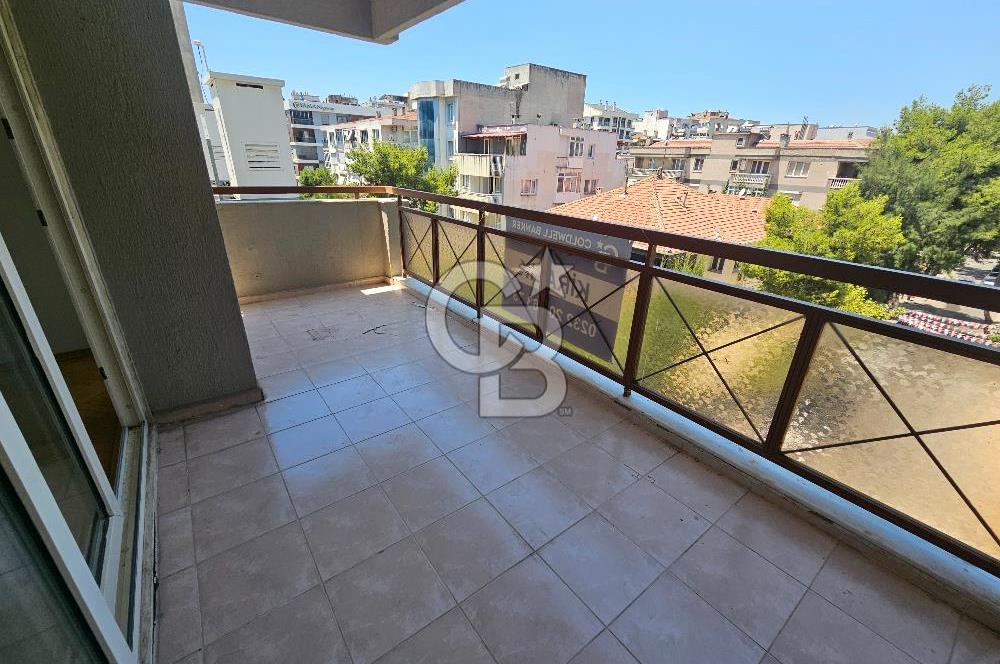 BORNOVA SÜVARİ CADDESİ'NDE 218 m² GENİŞ 4+1 KİRALIK DAİRE