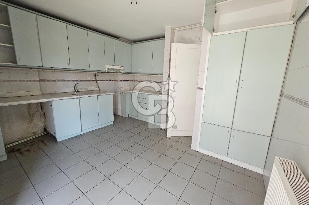 BORNOVA SÜVARİ CADDESİ'NDE 218 m² GENİŞ 4+1 KİRALIK DAİRE