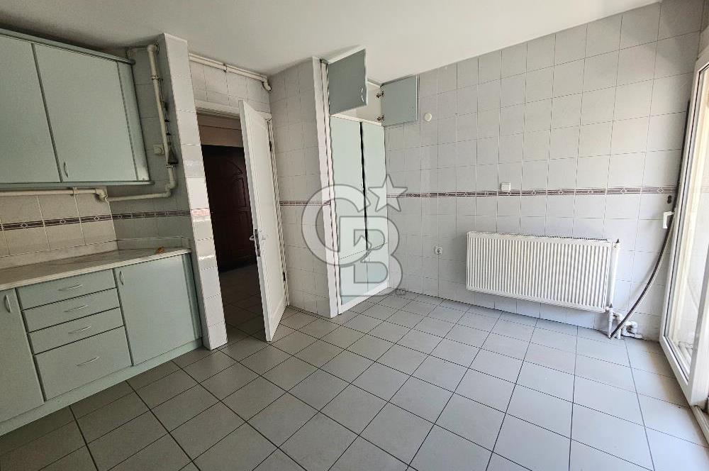 BORNOVA SÜVARİ CADDESİ'NDE 218 m² GENİŞ 4+1 KİRALIK DAİRE