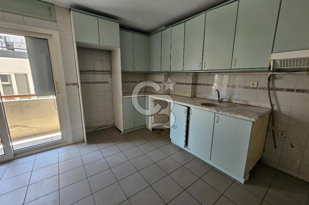 BORNOVA SÜVARİ CADDESİ'NDE 218 m² GENİŞ 4+1 KİRALIK DAİRE
