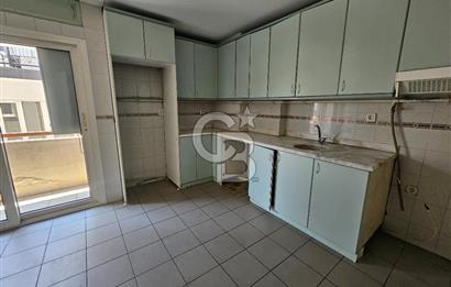 BORNOVA SÜVARİ CADDESİ'NDE 218 m² GENİŞ 4+1 KİRALIK DAİRE