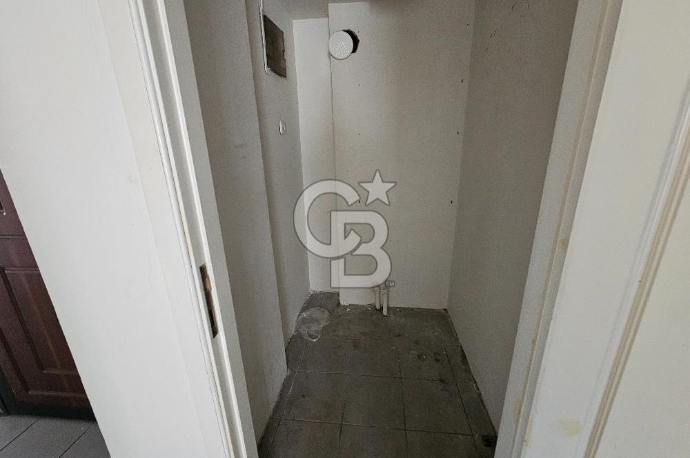 BORNOVA SÜVARİ CADDESİ'NDE 218 m² GENİŞ 4+1 KİRALIK DAİRE