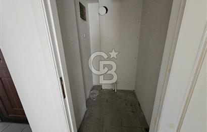 BORNOVA SÜVARİ CADDESİ'NDE 218 m² GENİŞ 4+1 KİRALIK DAİRE
