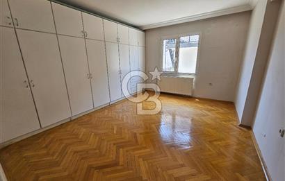 BORNOVA SÜVARİ CADDESİ'NDE 218 m² GENİŞ 4+1 KİRALIK DAİRE