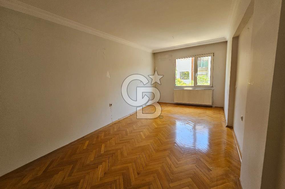 BORNOVA SÜVARİ CADDESİ'NDE 218 m² GENİŞ 4+1 KİRALIK DAİRE