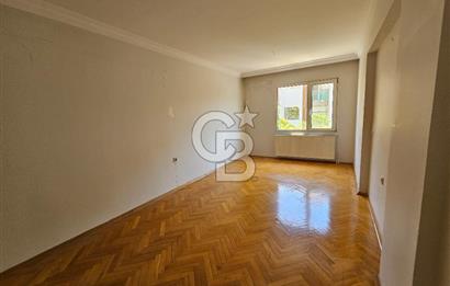 BORNOVA SÜVARİ CADDESİ'NDE 218 m² GENİŞ 4+1 KİRALIK DAİRE
