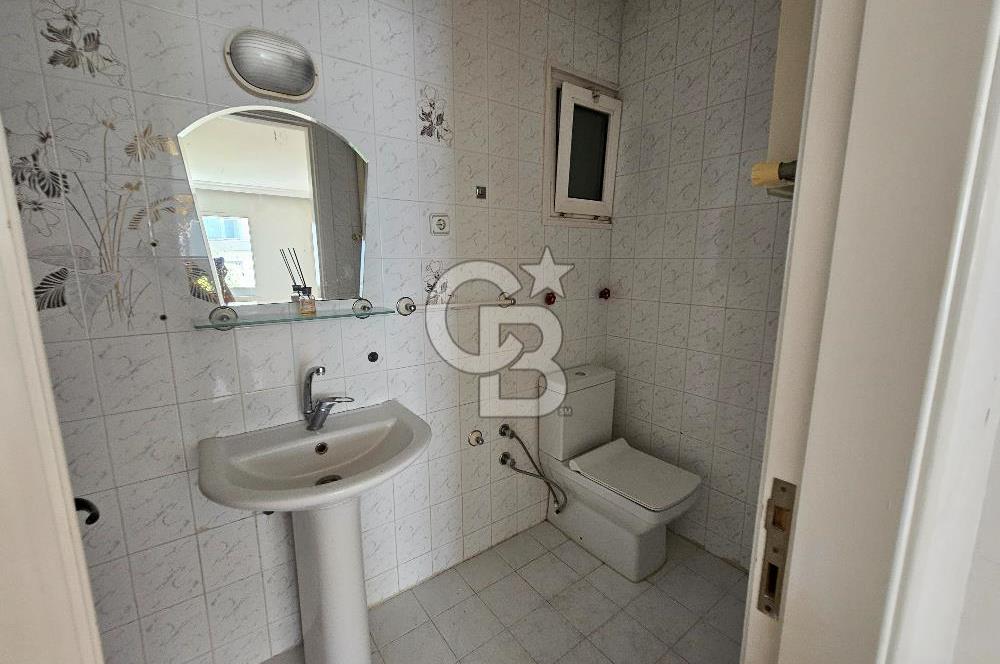 BORNOVA SÜVARİ CADDESİ'NDE 218 m² GENİŞ 4+1 KİRALIK DAİRE