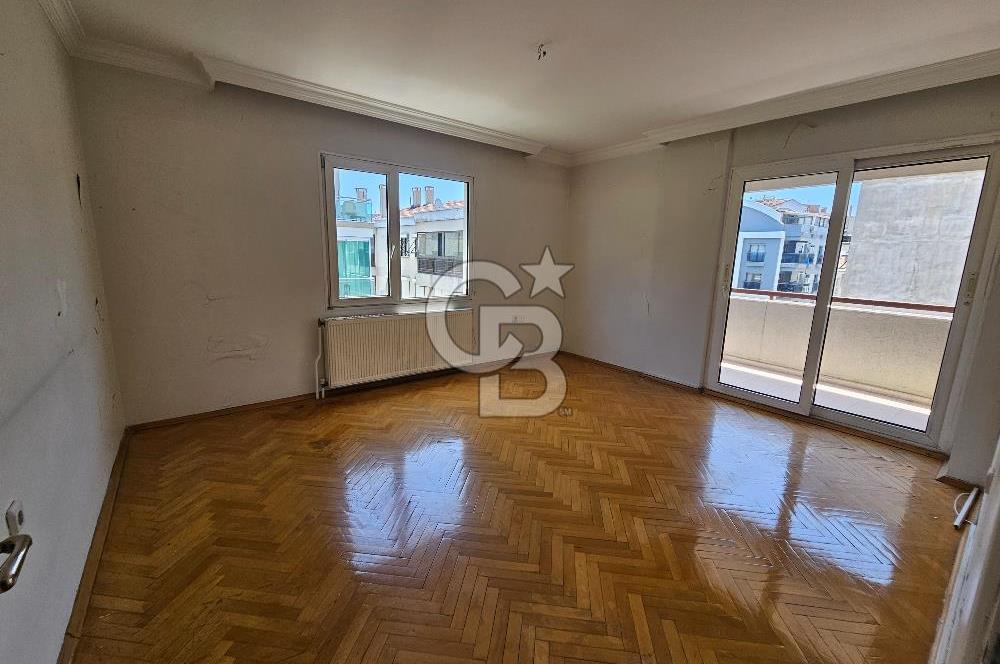 BORNOVA SÜVARİ CADDESİ'NDE 218 m² GENİŞ 4+1 KİRALIK DAİRE