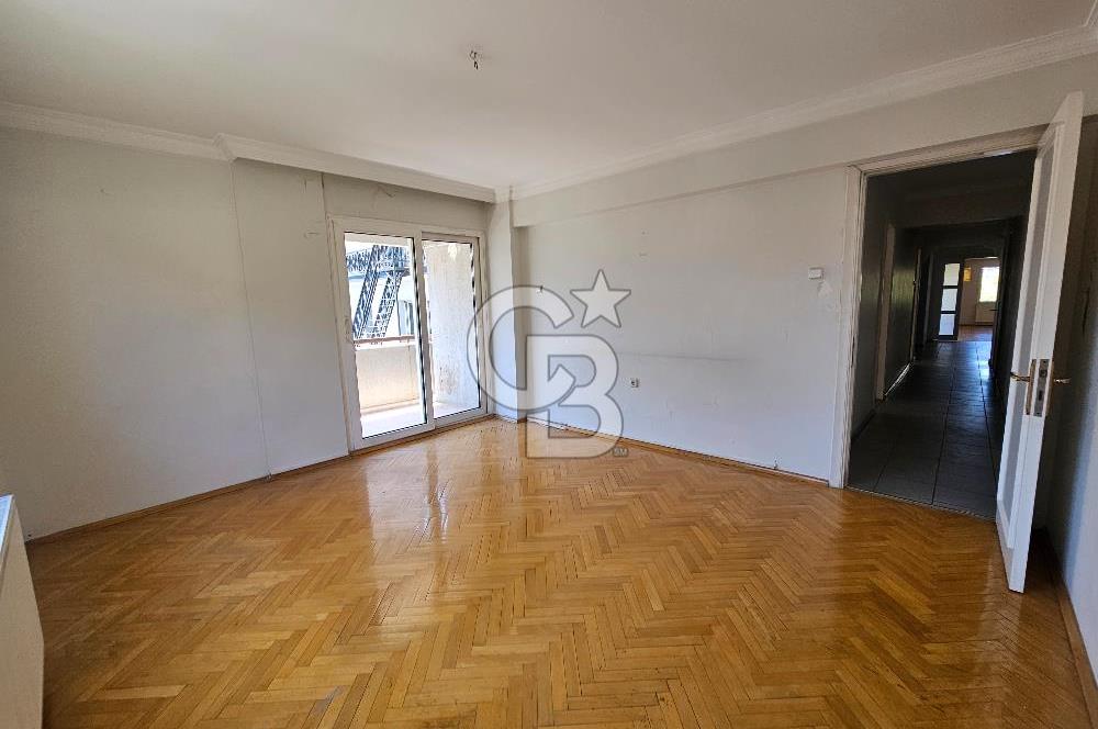 BORNOVA SÜVARİ CADDESİ'NDE 218 m² GENİŞ 4+1 KİRALIK DAİRE