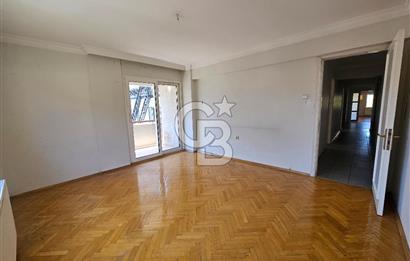 BORNOVA SÜVARİ CADDESİ'NDE 218 m² GENİŞ 4+1 KİRALIK DAİRE