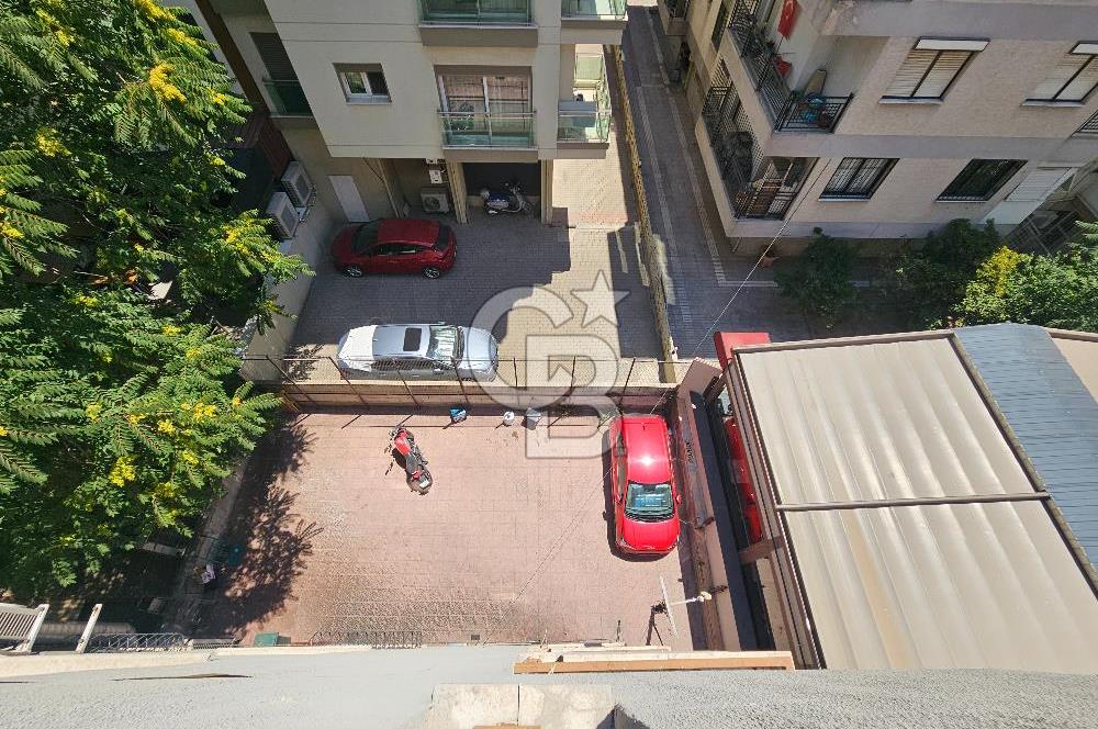BORNOVA SÜVARİ CADDESİ'NDE 218 m² GENİŞ 4+1 KİRALIK DAİRE
